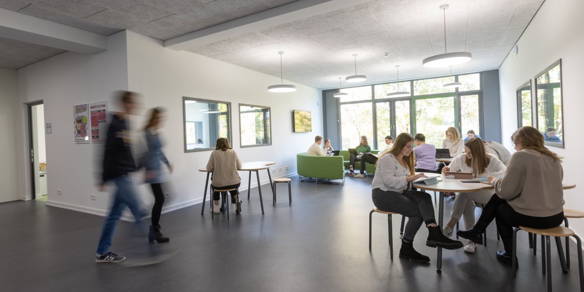 De la preparación para la formación al asistente dental Berufliche Schule des Kreises Stormarn in Bad Oldesloe