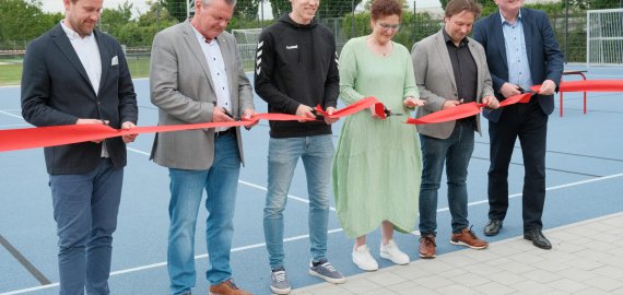 Einweihung der Sportplatzanlage Bild zu Einweihung der Sportplatzanlage